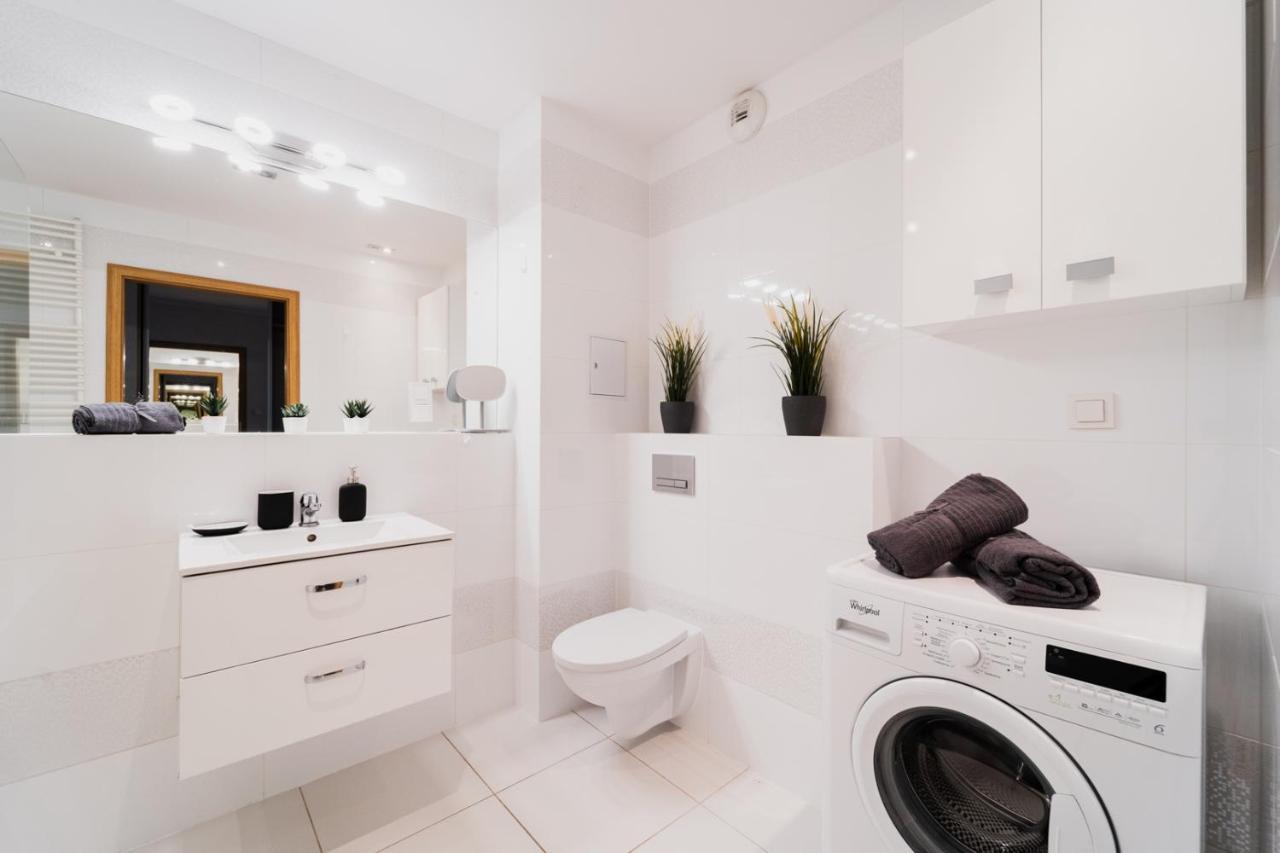 Apart City Center - 3 Rooms - Parking Place Wroclaw Ngoại thất bức ảnh